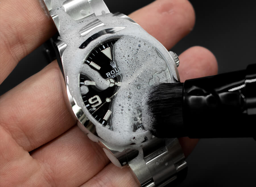 Solutions for Polishing Metal Watch Bands with Scratches, Rust, and Dirt