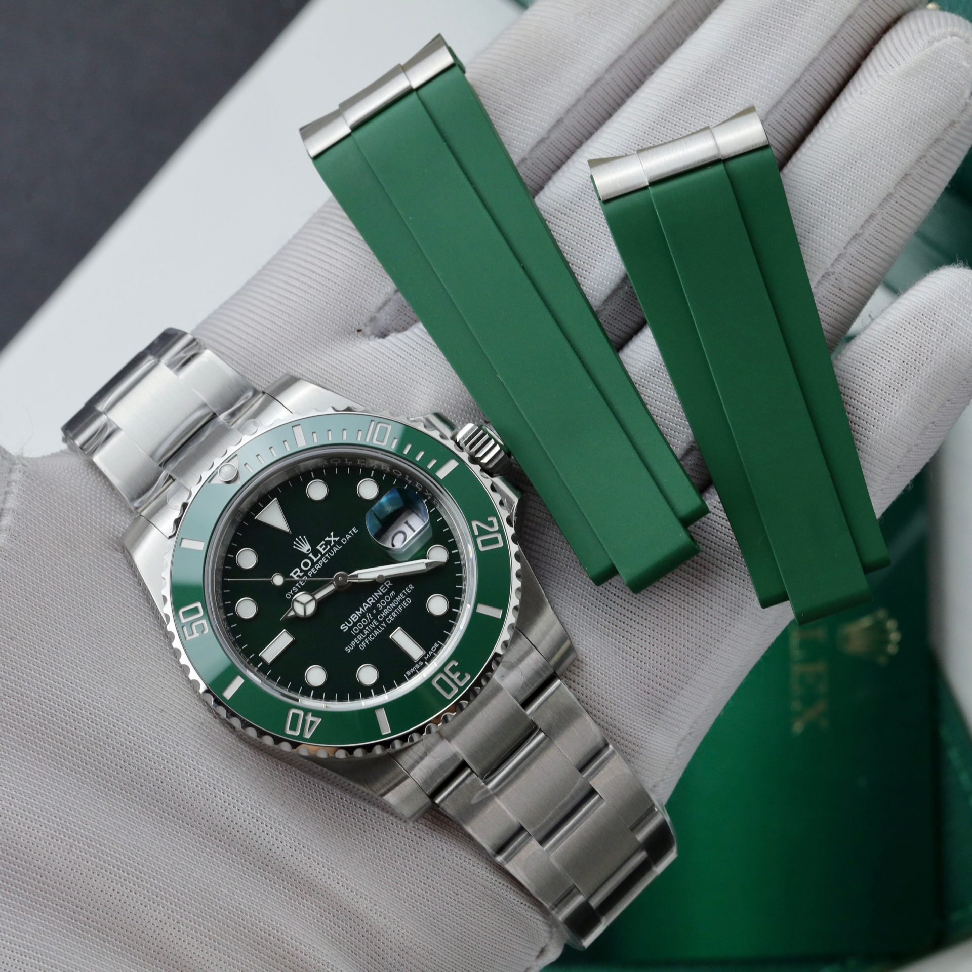 Rolex Submariner Black vs. Green Replica Which One Suits You Best Rolex Submariner Black and Green Replica: Which One Suits You Best?
