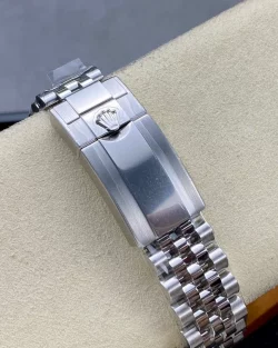 Rolex GMT Master II 126710GRNR 'Bruce Wayne' Jubilee Bracelet7
