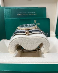 Rolex Sky Dweller 336933 Bright Black Dial 42mm Jubilee