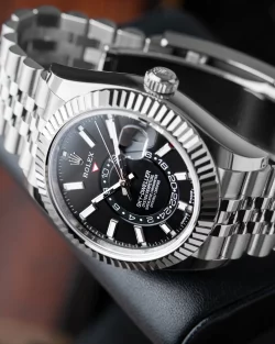 Rolex Sky Dweller 336934 Bright Black Dial 42mm Jubilee