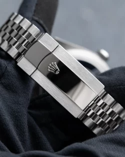 Rolex Sky Dweller 336934 Bright Black Dial 42mm Jubilee